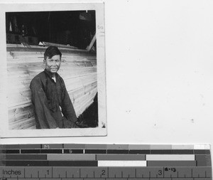 A boat builder at Changpu, China, 1940