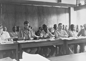 Mission er samarbejde. Fra en konference i Tanzania. Som nr. 3 fra venstre ses generalsekretær i DMS, pastor Knud Sørensen. (Anvendt i: Dansk Missionsblad nr 6/1980)