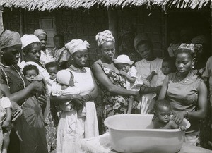 Courses on infant care to mothers, in Nzoghengone, Gabon