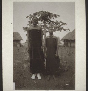 Schwester und älteste Tochter des Königs von Fumban