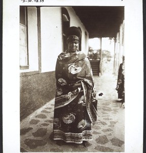 Aristocratic Asante woman with special hair-style