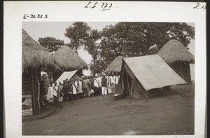 Pause during the King's march (from the Coast to Fumban)