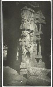 Hampi. Vitthala temple. Pillars