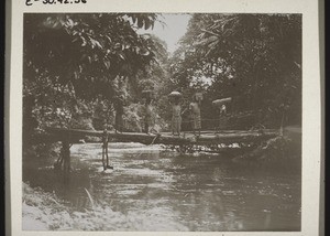 Crossing a river near Sakbayeme