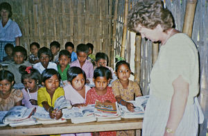 Teaching of "Future kids" in Bangladesh. Grethe Nørgaard Pedersen (right) and Brit Bodahl-Johan