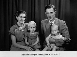 Edel og Erik Stidsen, DMS missionærer i Aden, med deres to børn Birthe og Flemming i 1956