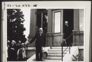 Pastor Staehelin saying 'thank you' (in the doorway stands President Burckhardt)