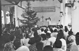 Kageraregionen, Tanzania. Juleaftensgudstjeneste i Ndolage Kirke, 1965. (Anvendt i: Dansk Missionsblad nr 24/1966)