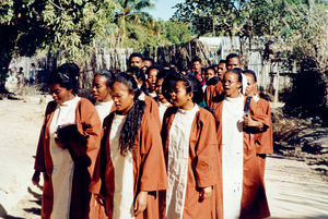 Antsiranana Synod annual meeting, 09/29/1999. The choir of Antsiranana in procession