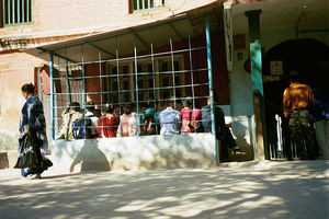 Fra fængslet i Kathmandu, Nepal, hvor volontører fra Projekt Vestens Unge besøger de indsatte. Foto: november 2001