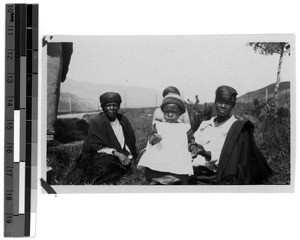 Women in Xentu, South Africa East, 1930