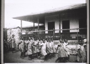 Dedication of the church in Akropong: the Junior School in the procession