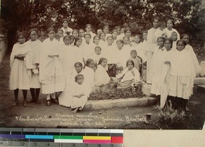 Womens group "Tsilavondriana" gathered at Louise Heimbeck's grave, Antsirabe, Madagascar, 1922-04-17