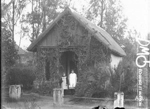 European children standing in front of a building, South Africa, ca. 1896-1911