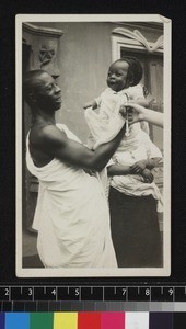 Portrait of King and infant son, Shagamu, Nigeria, ca. 1930-1940