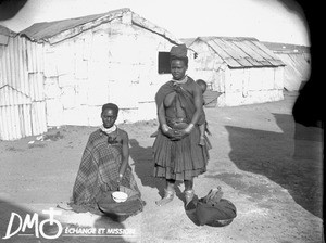 African women in a compound, Pretoria, South Africa, ca. 1896-1911