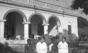 Mildrid Nielsen and Dorothea Poulsen in front of Lebanon bungalow, Tiruvannamalai ca. 1925