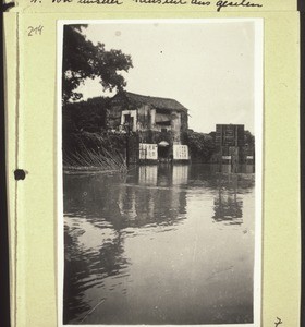 Honjen bei der Überschwemmung 19. Mai 1936. 7. Ein Stadttor