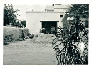 Den gamle garage bliver ombygget til at huse boghandelen i 1969