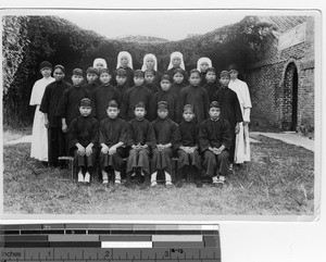 Maryknoll Sisters with Chinese novices at Jiangmen, China, 1936