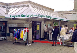 Kvaglund Genbrug, Esbjerg. Bag Kvaglund Genbrug står Kvaglund Kirke, Mission Afrika og Danmission. Ved at handle i butikken støttes hjælpearbejde i Asien og Afrika