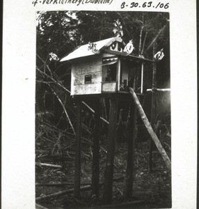 House for offerings on the Kapuas