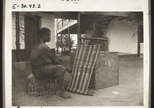 A Bakossi craftsman making bags of raffia (Cameroon)