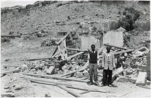 After the passage of the cyclone in Thaba-Bosiu : two teachers in front of the ruins of their school