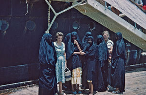 Missionary Martha Holst og Erna Petersen visiting the Harbour with girls from the Danish Missio