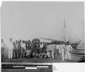 Group on the seashore, Himamaylan, Negros Occidental, Philippines, ca. 1900-1920