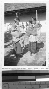 Indian mothers, San Miguel Acatan, Huehuetenango, Guatemala, ca. 1945