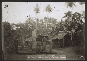 Ruinen ds. Losango-Hauses i. Mukono (Barombi)