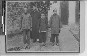 The Foh Tie family at Huazhou, China, 1925