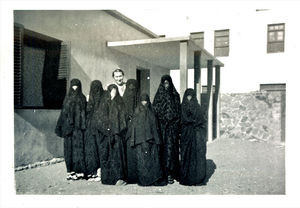 Arabian girls with miss Karen Olsen. Photo used 1955