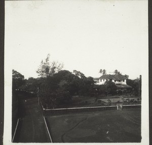 Basel Mission Press, Mangalore, 1937. Die Press vom Kirchturm aus