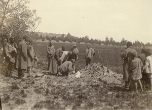 Funeral in Mafube : burying of the coffin