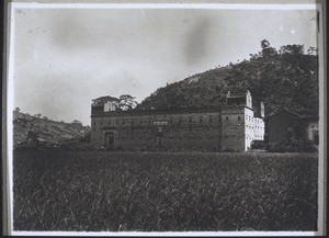 Festes Haus des Stammes Tschong in Tsungsimpa. Zufluchtsort für unruhige Zeiten