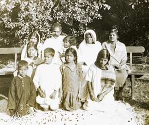 R and his family, India, ca. 1925