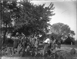 African women carrying salt, Antioka, Mozambique, ca. 1916-1930