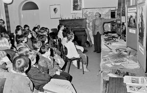 Fælles YM-udstilling i Fredrikstad, Norge, 1988. Det er spændende at høre om missionsarbejdet rundt omkring i verden