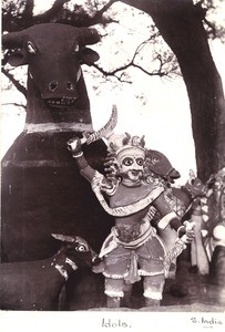 Idols under tree, India, ca.1910