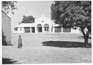 Nordindien, West Bengal. Narainpur Pigekostskole. (Pigen foran: Kristina er niece af Mr Vernon S. C. Bonarjee, blandt andet aktivt medlem af NELC i Suri)