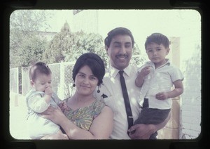 Family outside Iglesia de Cristo