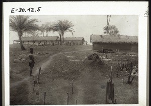 Aussenstation Sakbayeme (bei Edea, Kamerun); von hinten, mit Schülerhaus