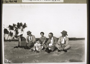 Am Strand i. Mangalur. Geschw. Schosser, Münch, Miss. Schiess