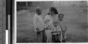 Maryknoll Sister with three children, Loting, China, June 1, 1938