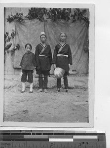 Yau women's fashion in China, 1928