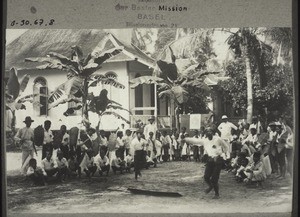 Dajak war dance at the mission school in Barimba Kwala Kapuas, carried out in honour of the brithday of the Dutch Queen (1925)