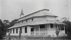 Assam, Nordindien. Grahampur Kirke, som i 1914 afløser den gamle kirke fra grundlæggelse af Grahampur Missionsstation, 1890. (Denne er også ombygget senere - i 1950erne)