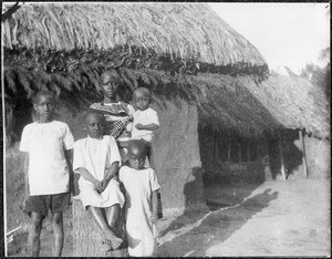 African woman with three children, Tanzania, ca. 1920-1930